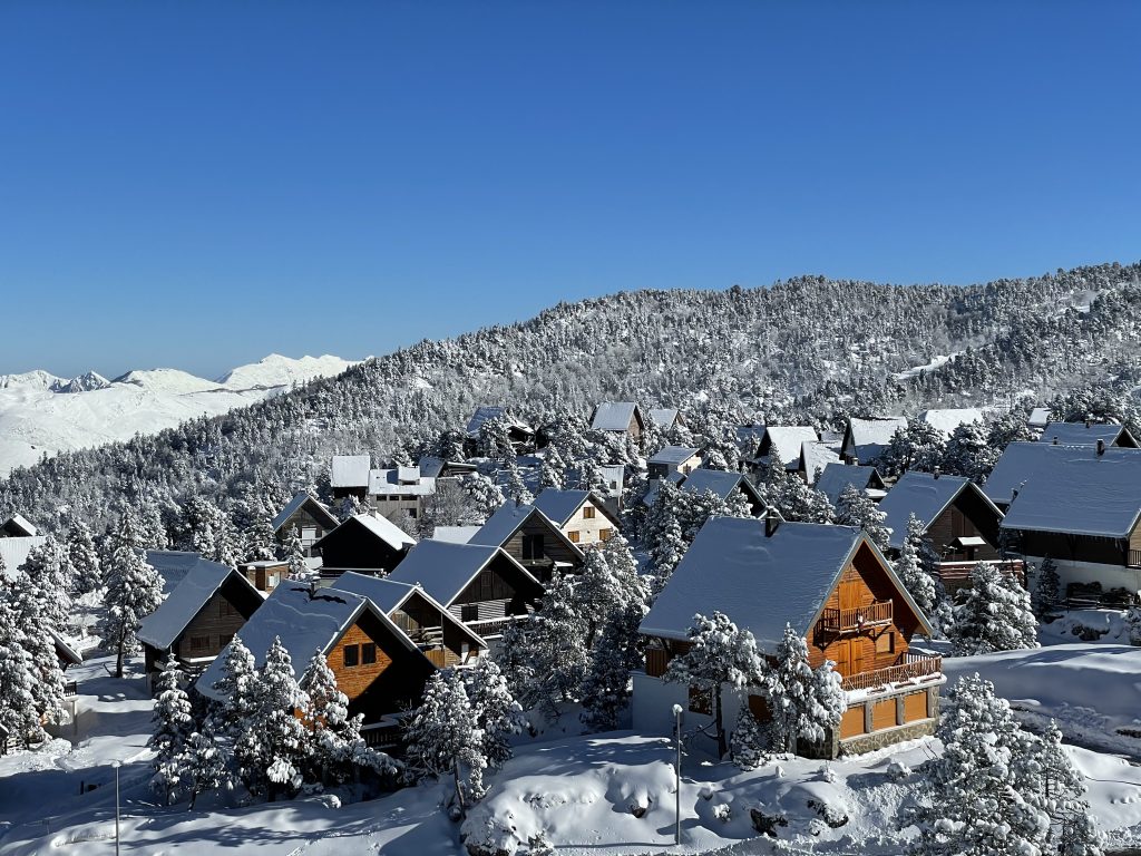 la pierre saint martin vue du village station de ski
